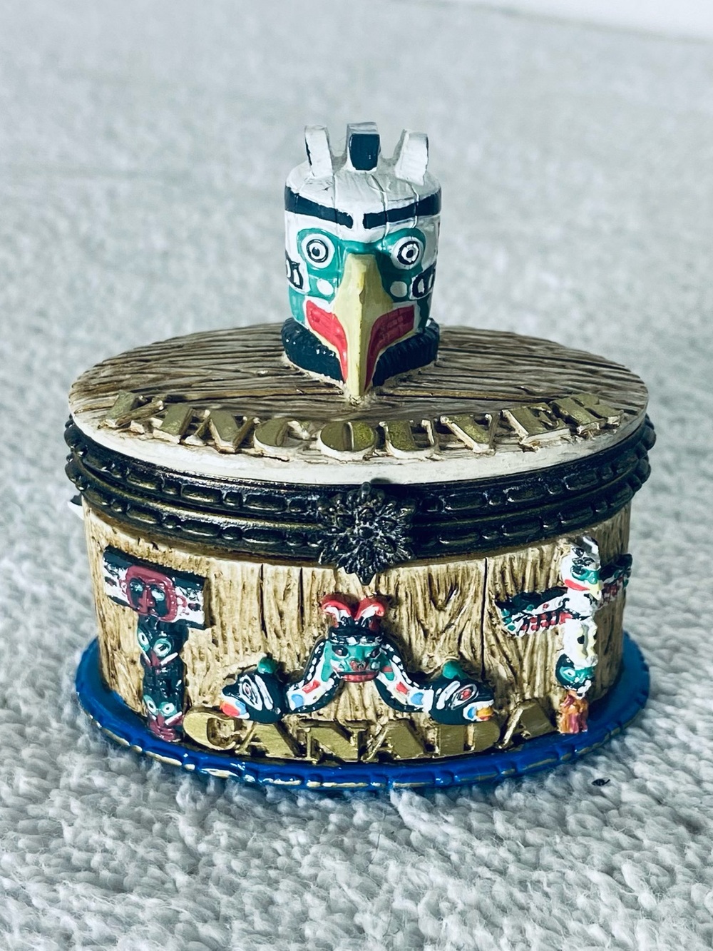 Vintage Vancouver Canada Totem Pole Travel Souvenir Hinged Resin Trinket Box